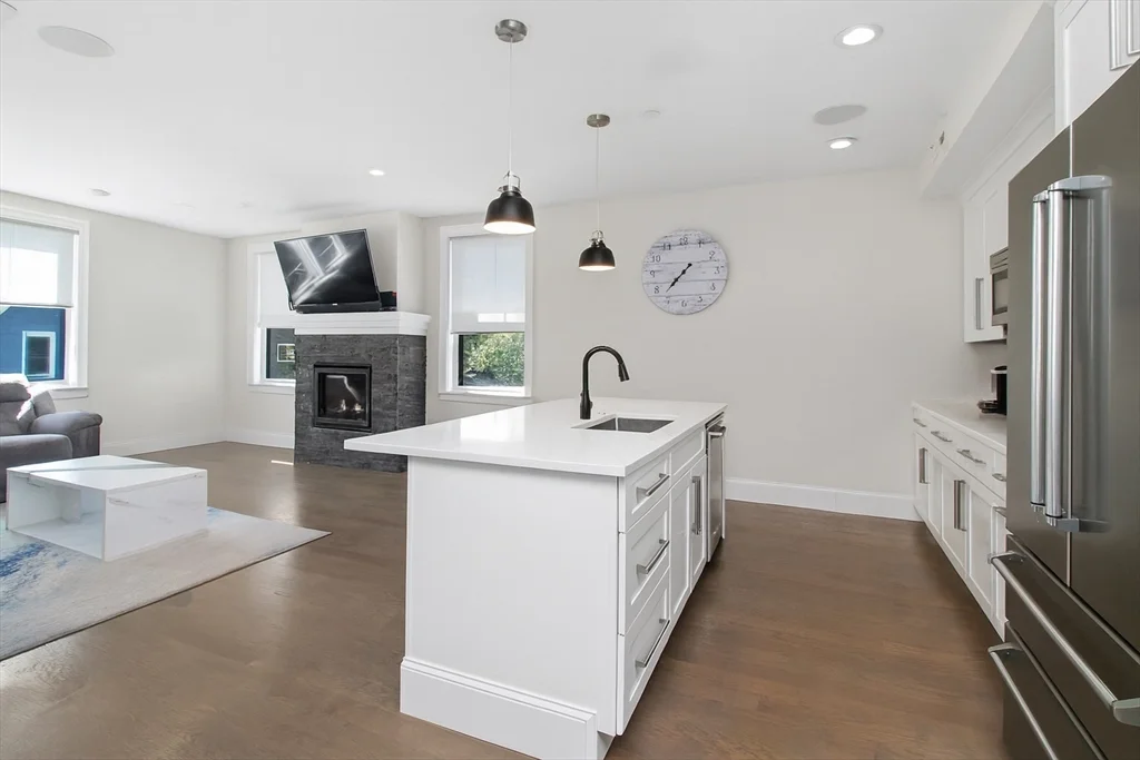 2 bed, 2 bath apartment for rent at 2 Elm St Unit 3A, Dorchester — photo 7 of 28