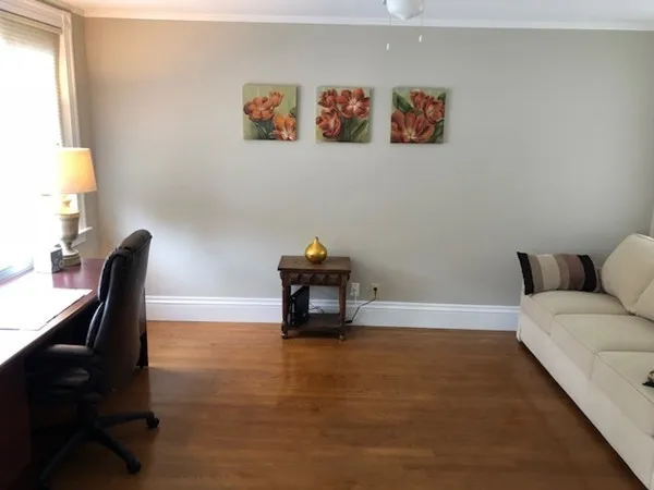 4 bed, 2 bath apartment for rent at 2 Elm Unit 1, Wellesley — photo 11 of 16