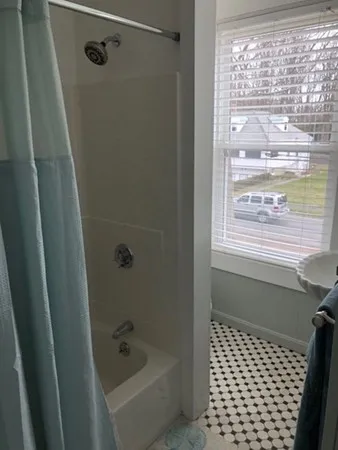 4 bed, 2 bath apartment for rent at 2 Elm Unit 1, Wellesley — photo 15 of 16
