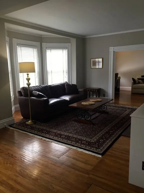 4 bed, 2 bath apartment for rent at 2 Elm Unit 1, Wellesley — photo 2 of 16