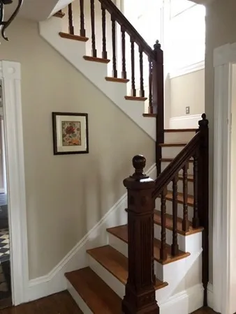 4 bed, 2 bath apartment for rent at 2 Elm Unit 1, Wellesley — photo 5 of 16
