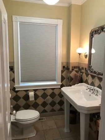 4 bed, 2 bath apartment for rent at 2 Elm Unit 1, Wellesley — photo 12 of 16