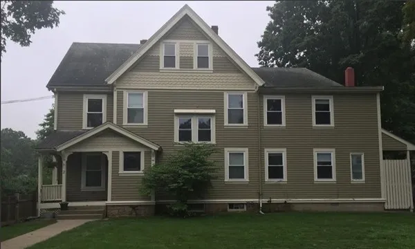 4 bed, 2 bath apartment for rent at 2 Elm Unit 1, Wellesley — photo 1 of 16