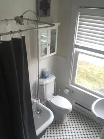 4 bed, 2 bath apartment for rent at 2 Elm Unit 1, Wellesley — photo 14 of 16
