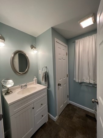 1 bed, 1 bath apartment for rent at 2 Essex Dr Unit 2, Hudson — photo 3 of 3