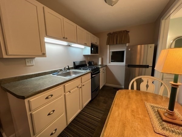 1 bed, 1 bath apartment for rent at 2 Essex Dr Unit 2, Hudson — photo 1 of 3
