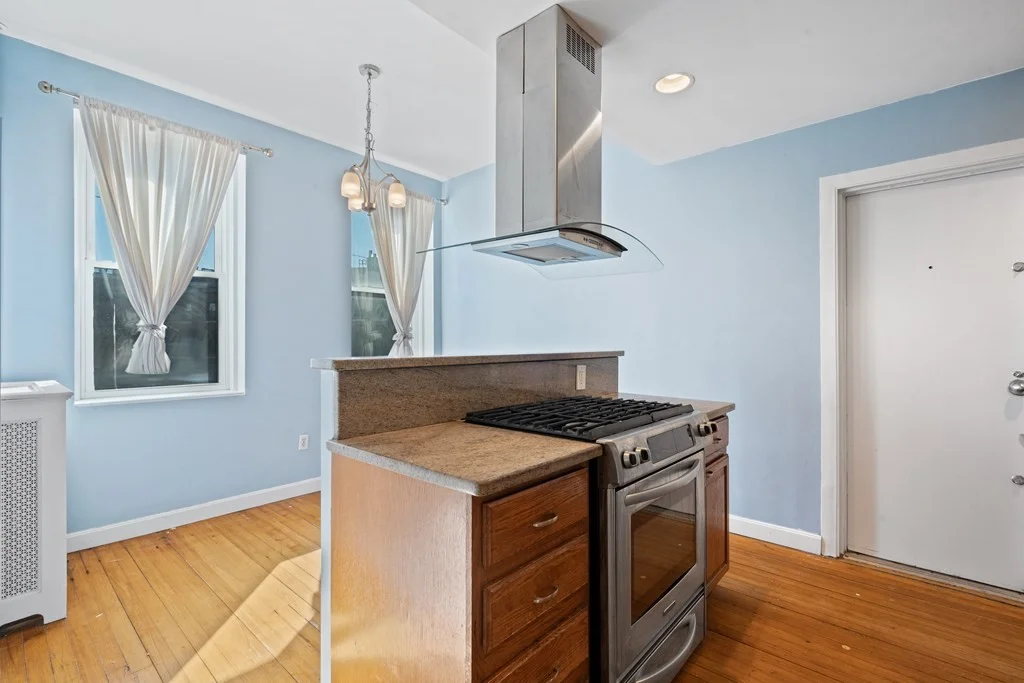 1 bed, 1 bath apartment for rent at 2 Euston St Unit 1, Coolidge Corner — photo 12 of 17