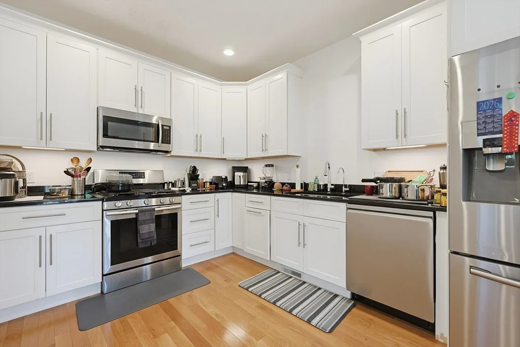 2 bed, 2 bath apartment for rent at 2 Evergreen Unit 2, Bellingham — photo 12 of 29