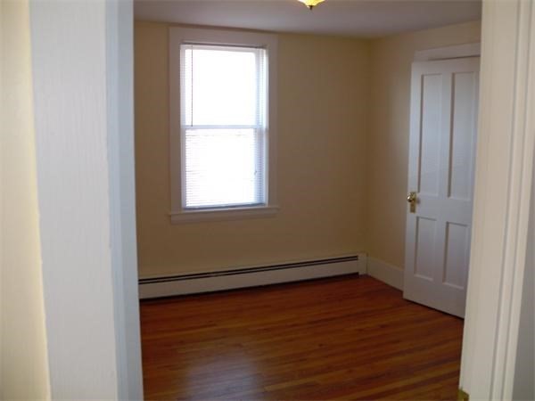 2 bed, 1 bath apartment for rent at 2 Evergreen Unit 5, Kingston — photo 4 of 5