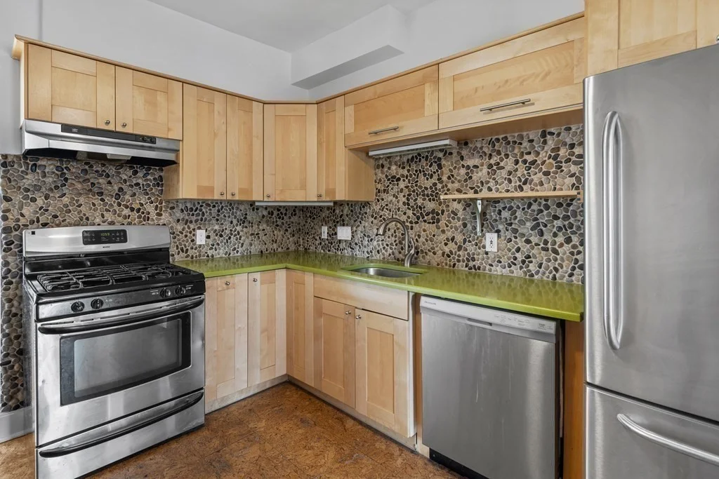 3 bed, 1 bath apartment for rent at 2 Flint Pl Unit 2, South Boston — photo 4 of 15