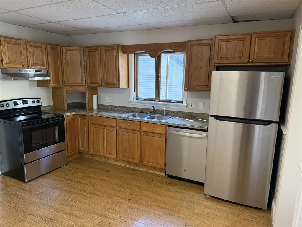 2 bed, 1 bath apartment for rent at 2 Fremont St Unit 1, Downtown — photo 3 of 12