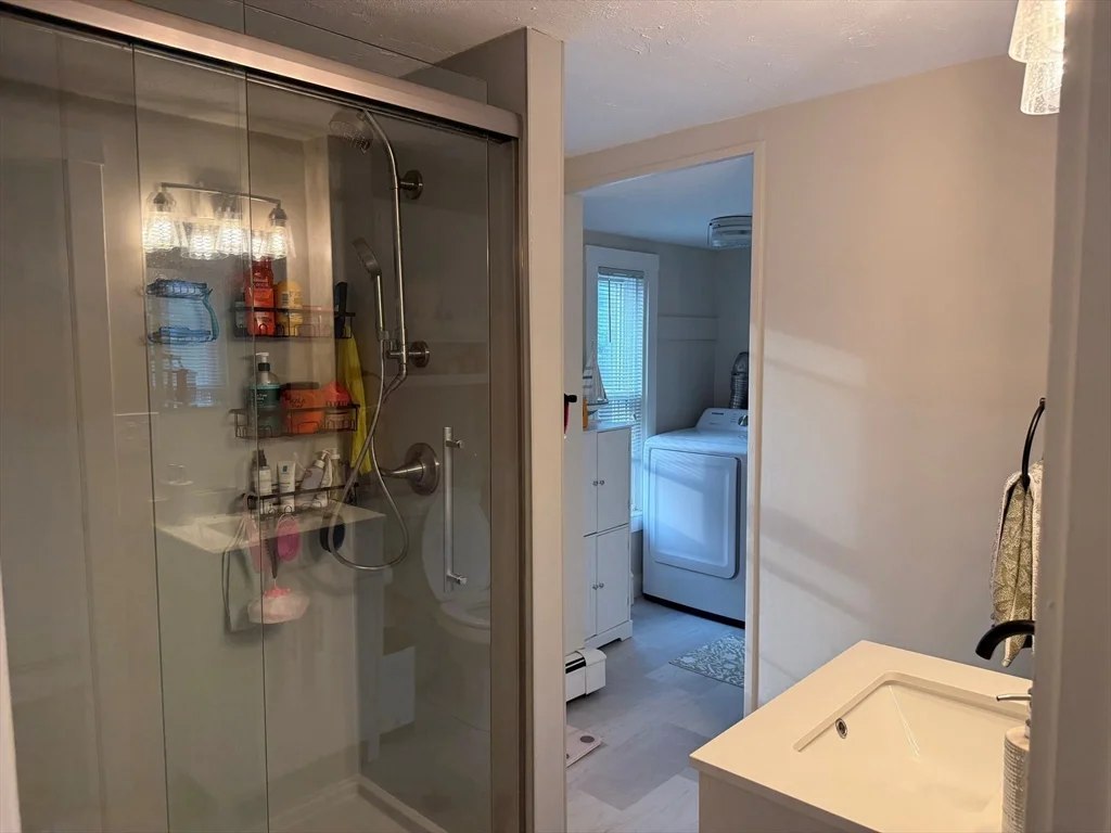 2 bed, 1 bath apartment for rent at 2 Fremont St Unit 2, Braintree Highlands — photo 6 of 8