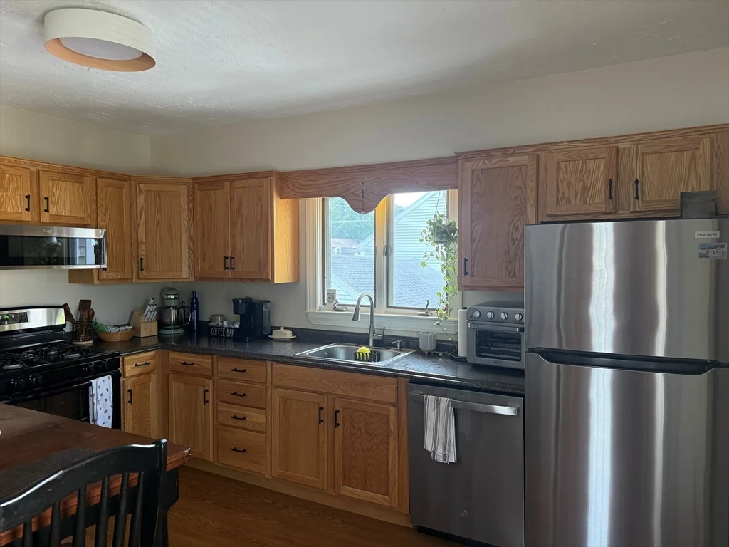 2 bed, 1 bath apartment for rent at 2 Fremont St Unit 2, Braintree Highlands — photo 2 of 8