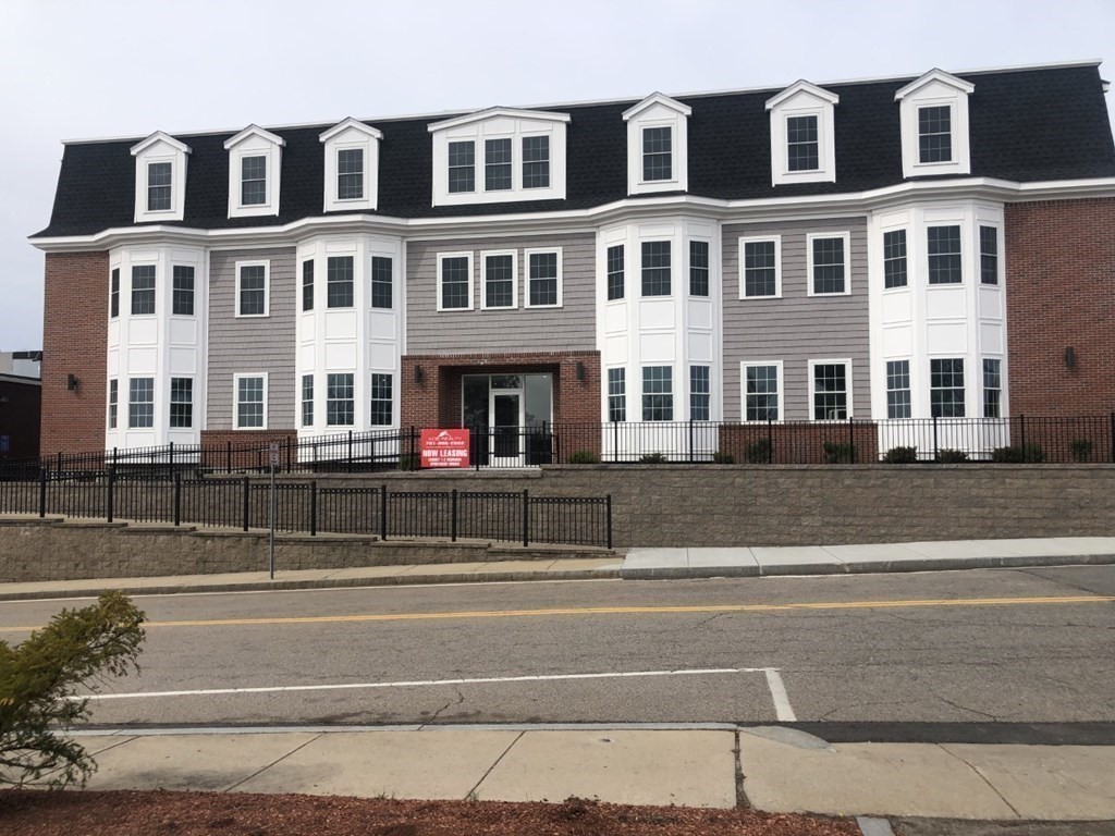 1 bed, 1 bath apartment for rent at 2 French Ave Unit 304, Five Corners