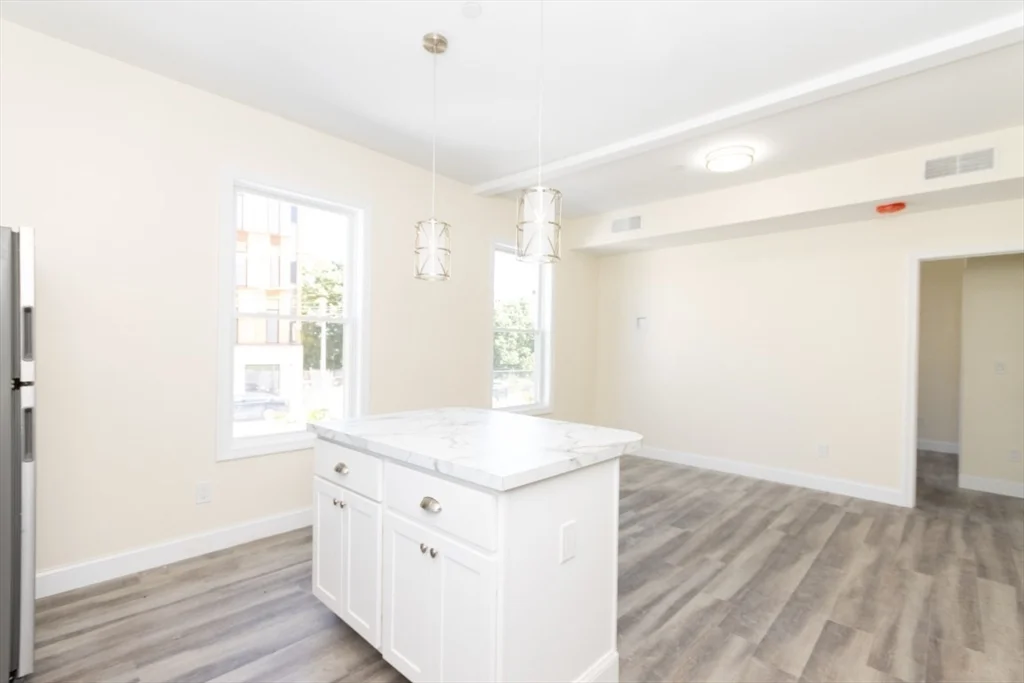 3 bed, 1 bath apartment for rent at 2 French Ter Unit 1, Mission Hill — photo 3 of 21