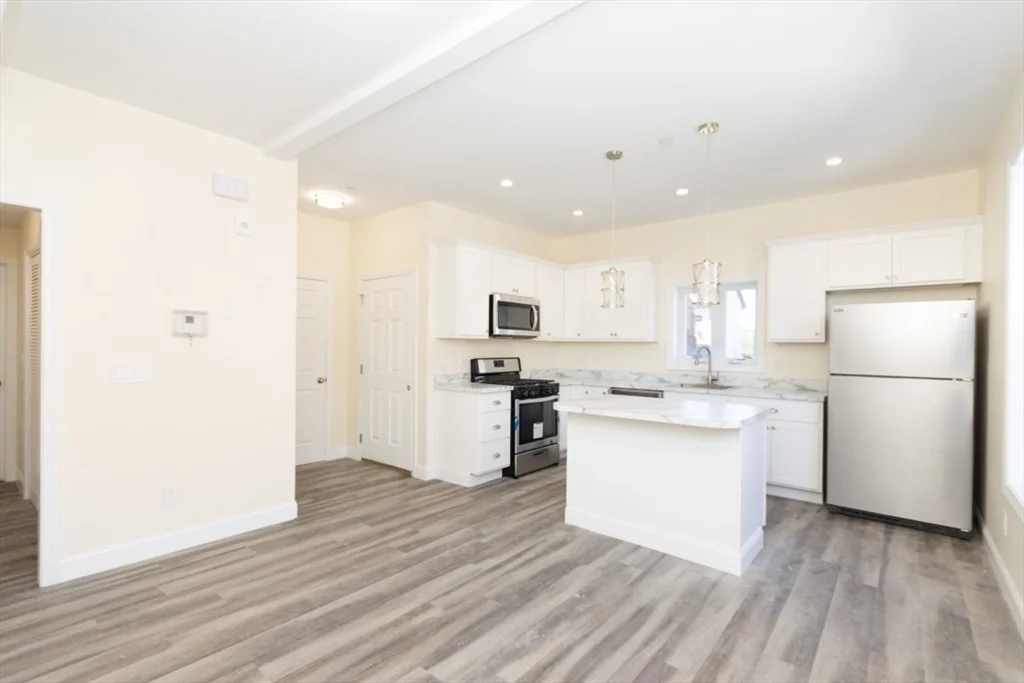 3 bed, 1 bath apartment for rent at 2 French Ter Unit 1, Mission Hill — photo 2 of 21