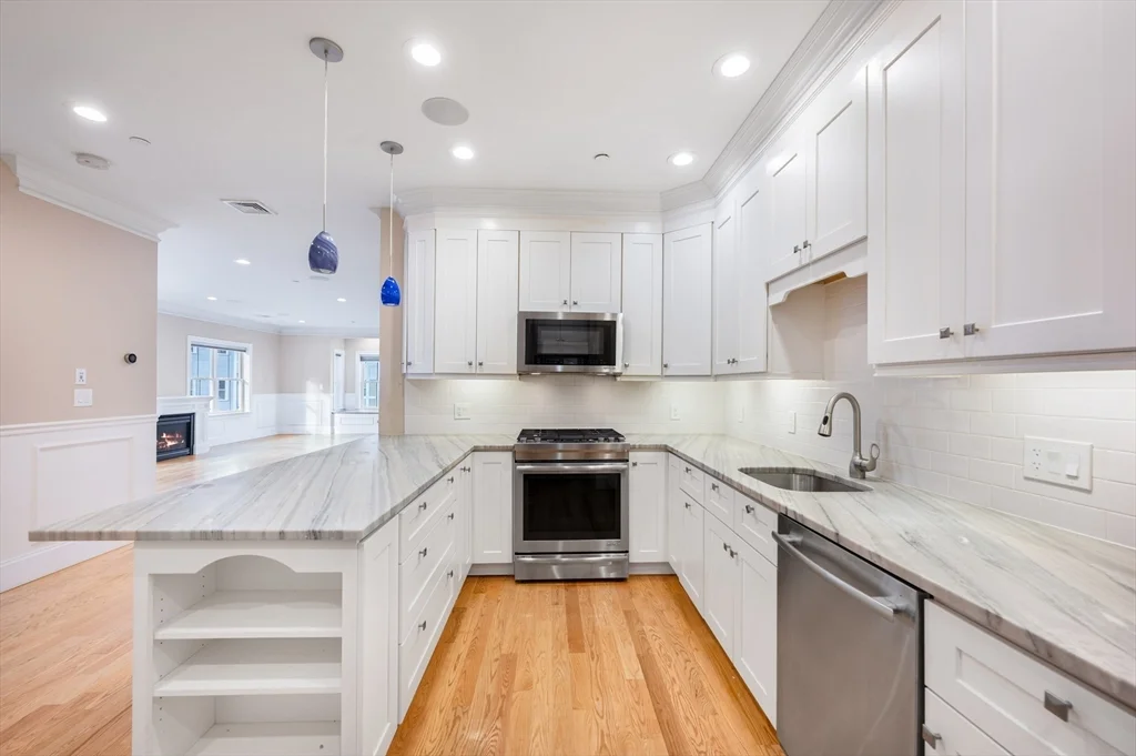 2 bed, 2 bath apartment for rent at 2 G St Unit 2, South Boston — photo 4 of 17