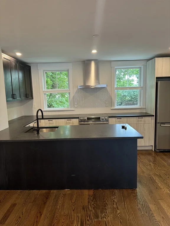 2 bed, 2 bath apartment for rent at 2 Gifford Pl Unit 1, South Boston