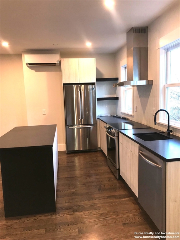3 bed, 3 bath apartment for rent at 2 Gifford Pl Unit 2, South Boston — photo 4 of 11