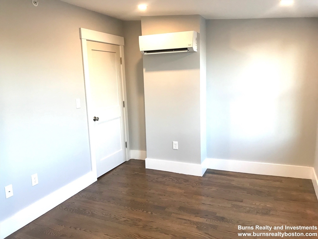 3 bed, 3 bath apartment for rent at 2 Gifford Pl Unit 2, South Boston — photo 5 of 11