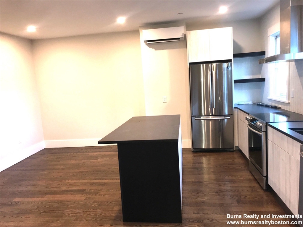 3 bed, 3 bath apartment for rent at 2 Gifford Pl Unit 2, South Boston — photo 3 of 11
