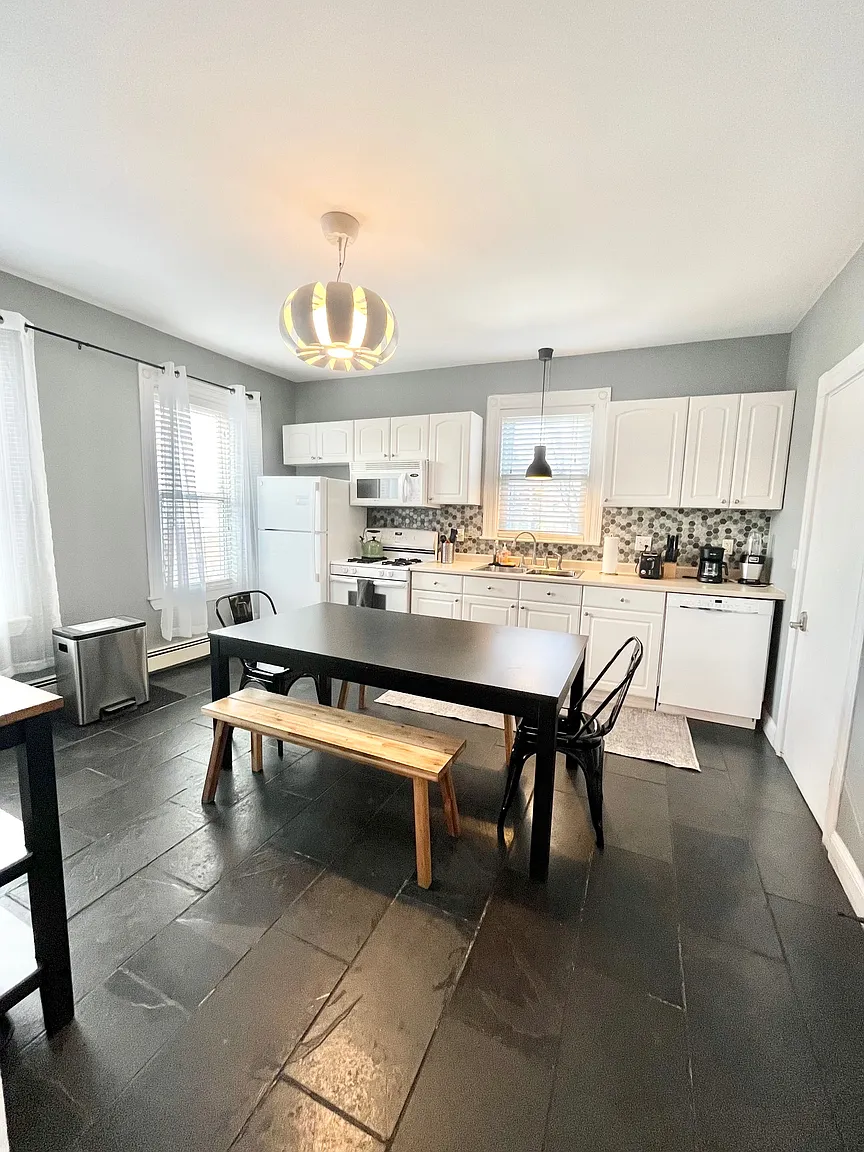 3 bed, 1 bath apartment for rent at 2 Gore St Unit 1, Mission Hill — photo 4 of 16