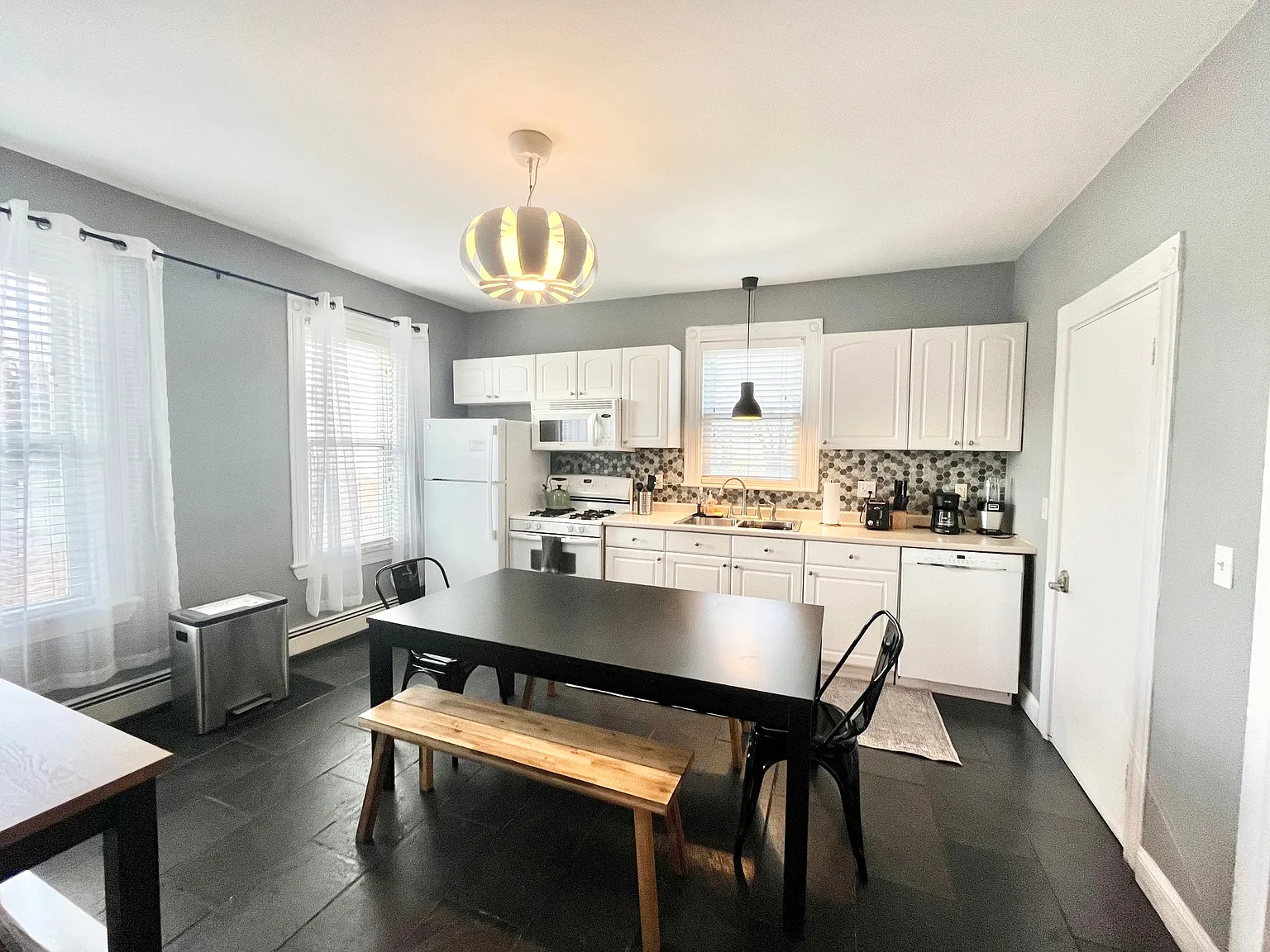 3 bed, 1 bath apartment for rent at 2 Gore St Unit 1, Mission Hill — photo 2 of 16