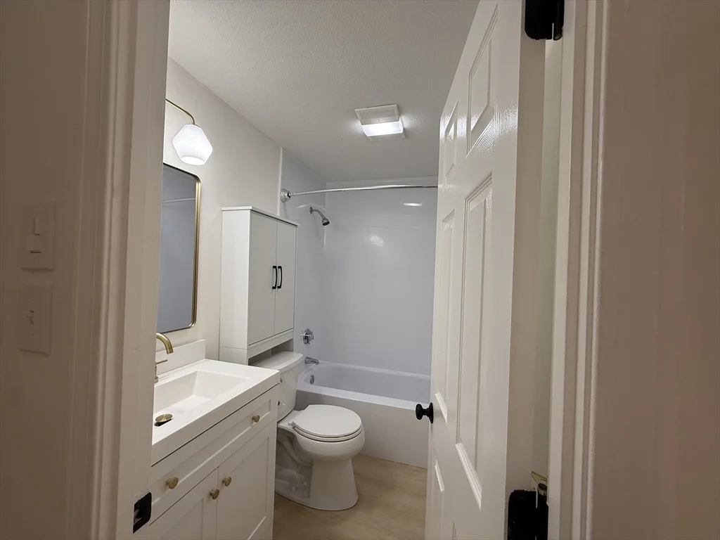 Studio bed, 1 bath apartment for rent at 2 Greenbriar Dr Unit 103, North Reading — photo 9 of 20