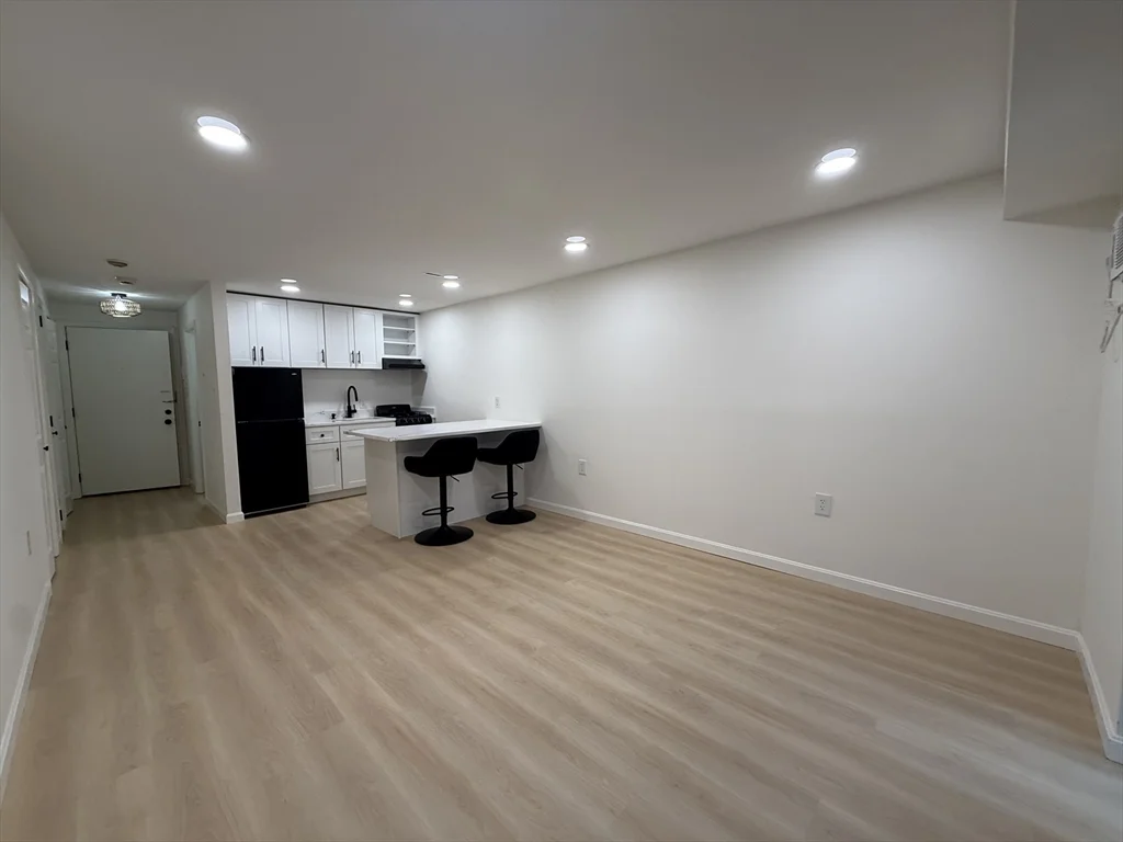 Studio bed, 1 bath apartment for rent at 2 Greenbriar Dr Unit 103, North Reading — photo 5 of 20