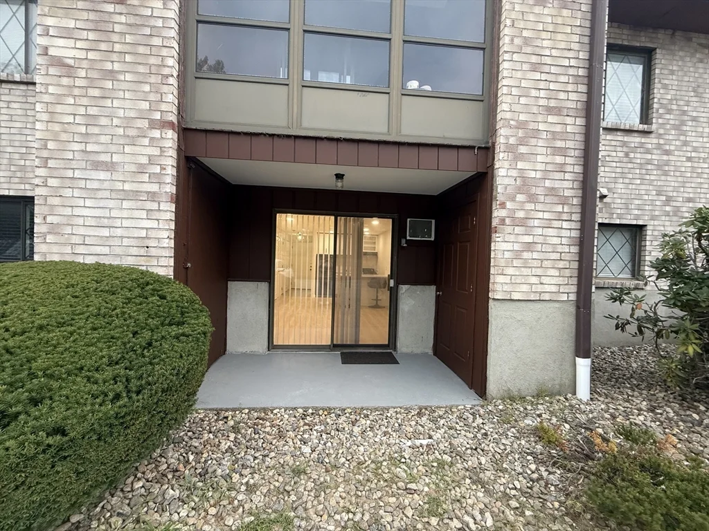 Studio bed, 1 bath apartment for rent at 2 Greenbriar Dr Unit 103, North Reading — photo 17 of 20