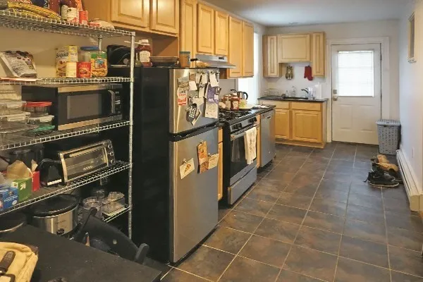 2 bed, 1 bath apartment for rent at 2 Greenwood Ter Unit 01, Baldwin — photo 3 of 6