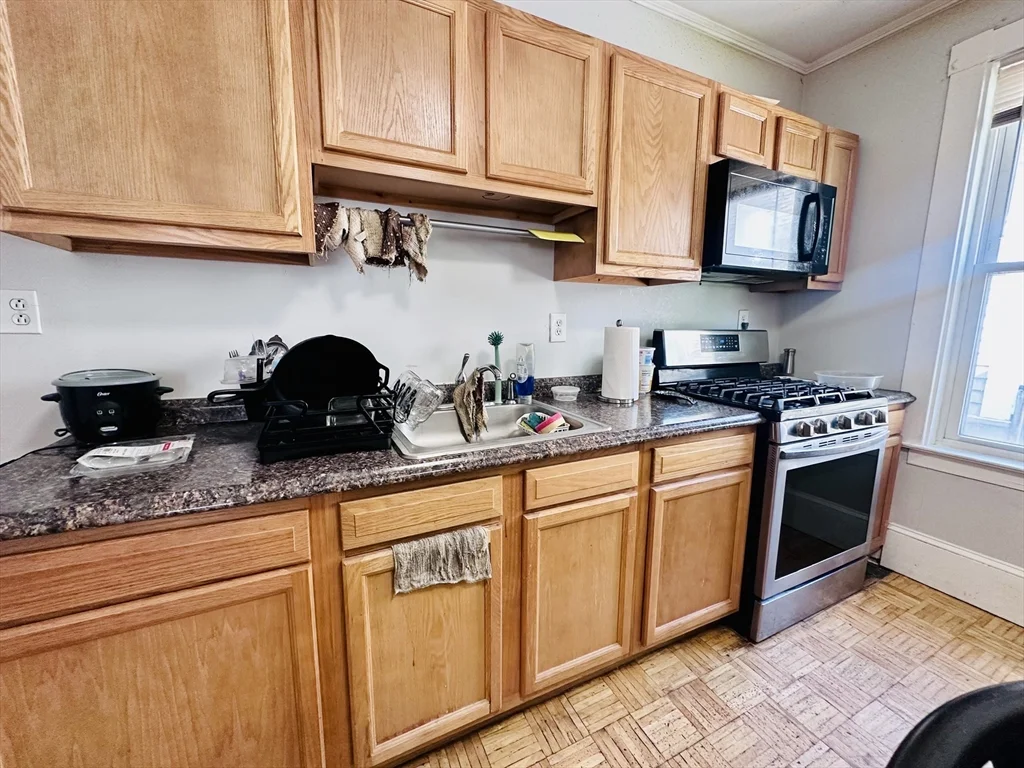 3 bed, 1 bath apartment for rent at 2 Greylock Rd Unit 1, Allston — photo 4 of 14
