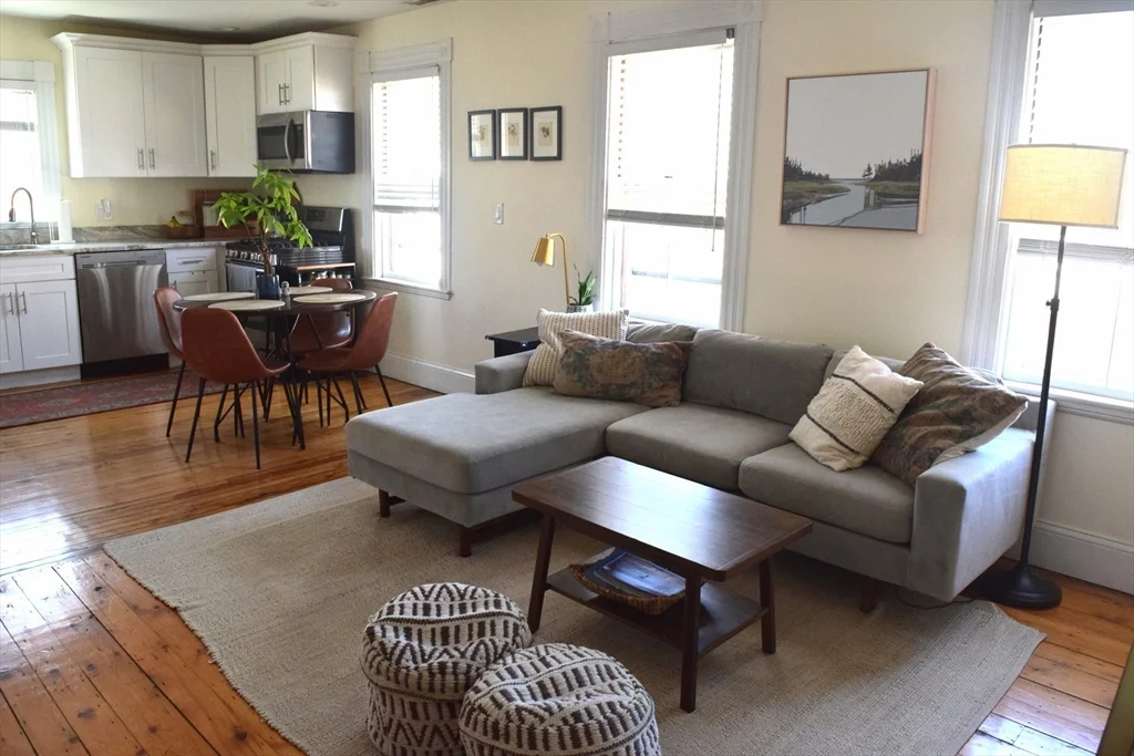 2 bed, 2 bath apartment for rent at 2 Griffin Pl Unit 3, Glenwood — photo 2 of 15