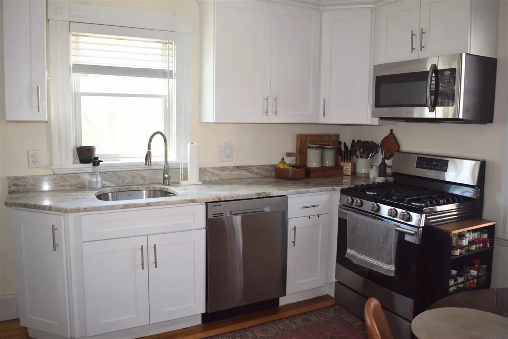 2 bed, 2 bath apartment for rent at 2 Griffin Pl Unit 3, Glenwood — photo 4 of 15
