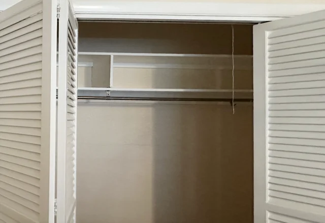 2 bed, 1 bath apartment for rent at 2 Hammond Pond Pkwy Unit 2, Chestnut Hill — photo 5 of 26