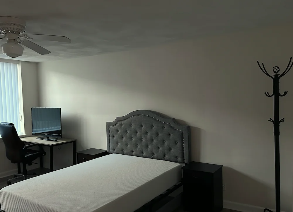 2 bed, 1 bath apartment for rent at 2 Hammond Pond Pkwy Unit 2, Chestnut Hill — photo 4 of 26