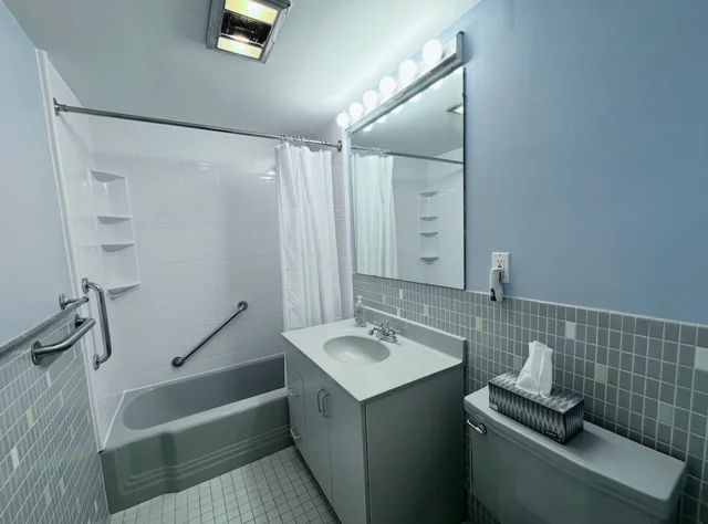 2 bed, 1 bath apartment for rent at 2 Hammond Pond Pkwy Unit 2, Chestnut Hill — photo 10 of 26