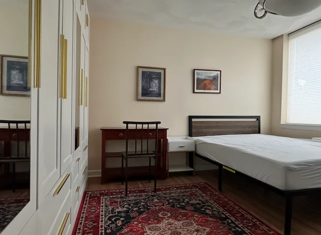 2 bed, 1 bath apartment for rent at 2 Hammond Pond Pkwy Unit 2, Chestnut Hill — photo 3 of 26