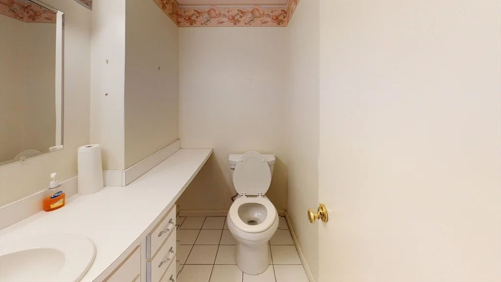 2 bed, 1 bath apartment for rent at 2 Hammond Pond Pkwy Unit 604, Newton — photo 4 of 15