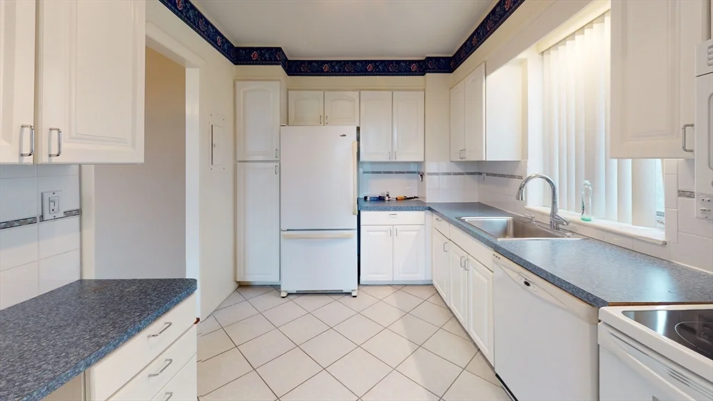 2 bed, 1 bath apartment for rent at 2 Hammond Pond Pkwy Unit 604, Newton — photo 7 of 15