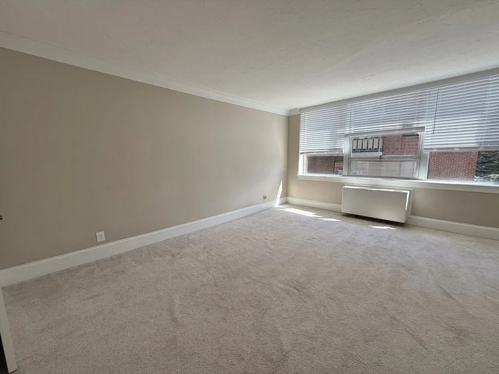 1 bed, 1 bath apartment for rent at 2 Hammond Pond Pkwy Unit 203, Newton — photo 10 of 26