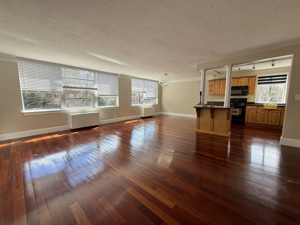 1 bed, 1 bath apartment for rent at 2 Hammond Pond Pkwy Unit 203, Newton