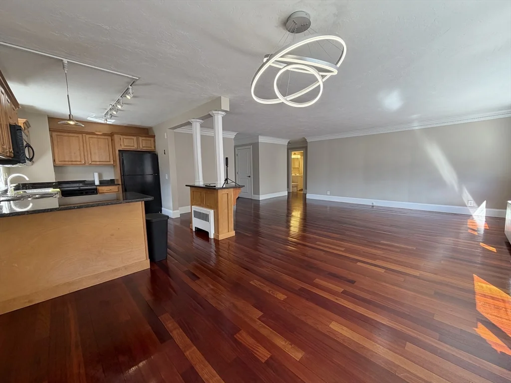 1 bed, 1 bath apartment for rent at 2 Hammond Pond Pkwy Unit 203, Newton — photo 4 of 26