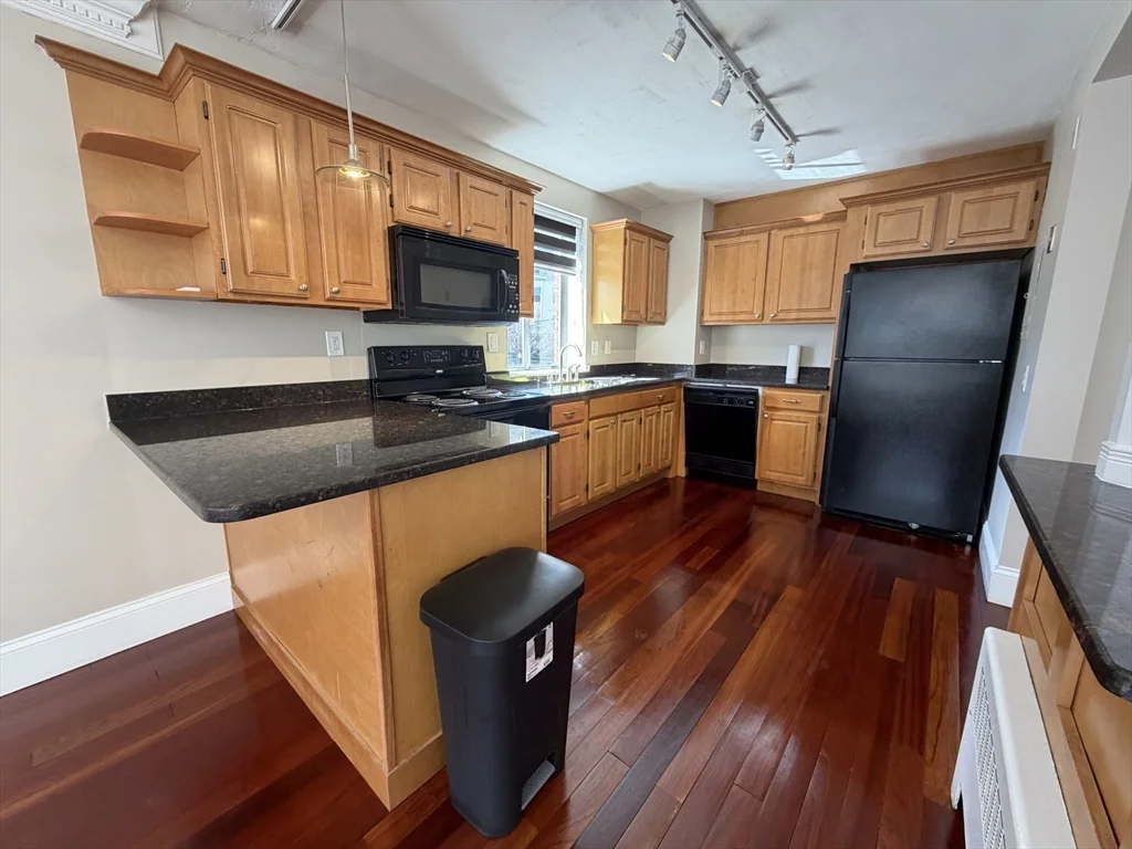 1 bed, 1 bath apartment for rent at 2 Hammond Pond Pkwy Unit 203, Newton — photo 5 of 26