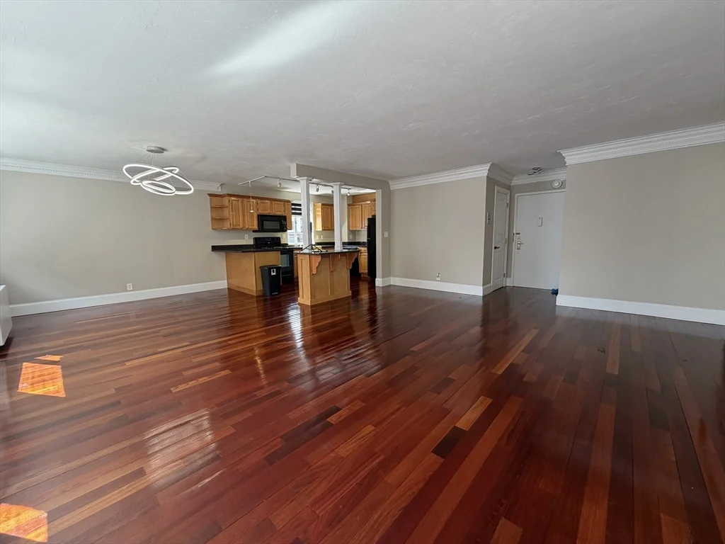 1 bed, 1 bath apartment for rent at 2 Hammond Pond Pkwy Unit 203, Newton — photo 3 of 26