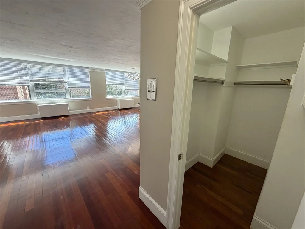1 bed, 1 bath apartment for rent at 2 Hammond Pond Pkwy Unit 203, Newton — photo 17 of 26