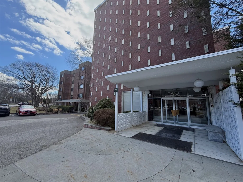 1 bed, 1 bath apartment for rent at 2 Hammond Pond Pkwy Unit 203, Newton — photo 23 of 26