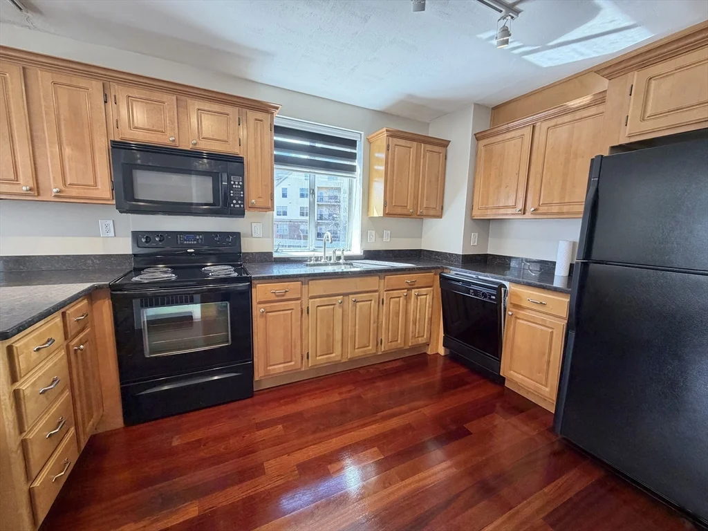 1 bed, 1 bath apartment for rent at 2 Hammond Pond Pkwy Unit 203, Newton — photo 6 of 26