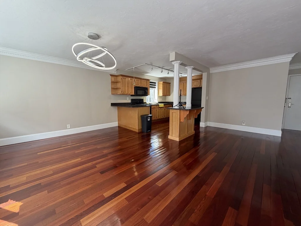 1 bed, 1 bath apartment for rent at 2 Hammond Pond Pkwy Unit 203, Newton — photo 2 of 26