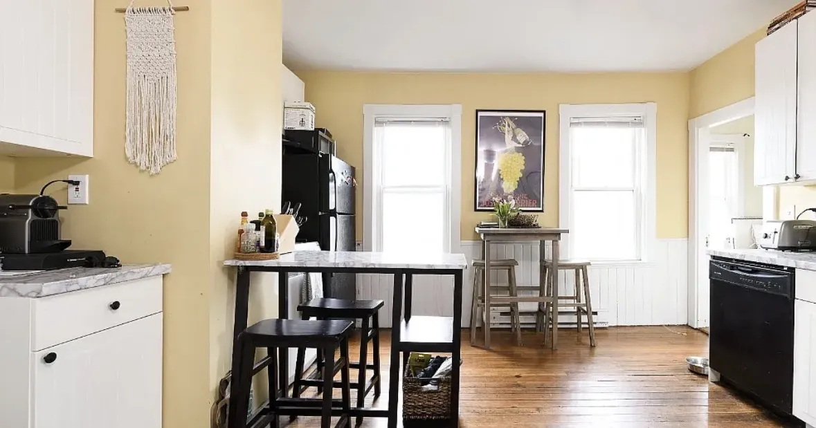 2 bed, 1 bath apartment for rent at 2 Hampshire Ct Unit 2, Inman Square — photo 3 of 9